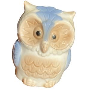 Vintage cute owl coin bank Ceramic in white with blue & tan excellent condition